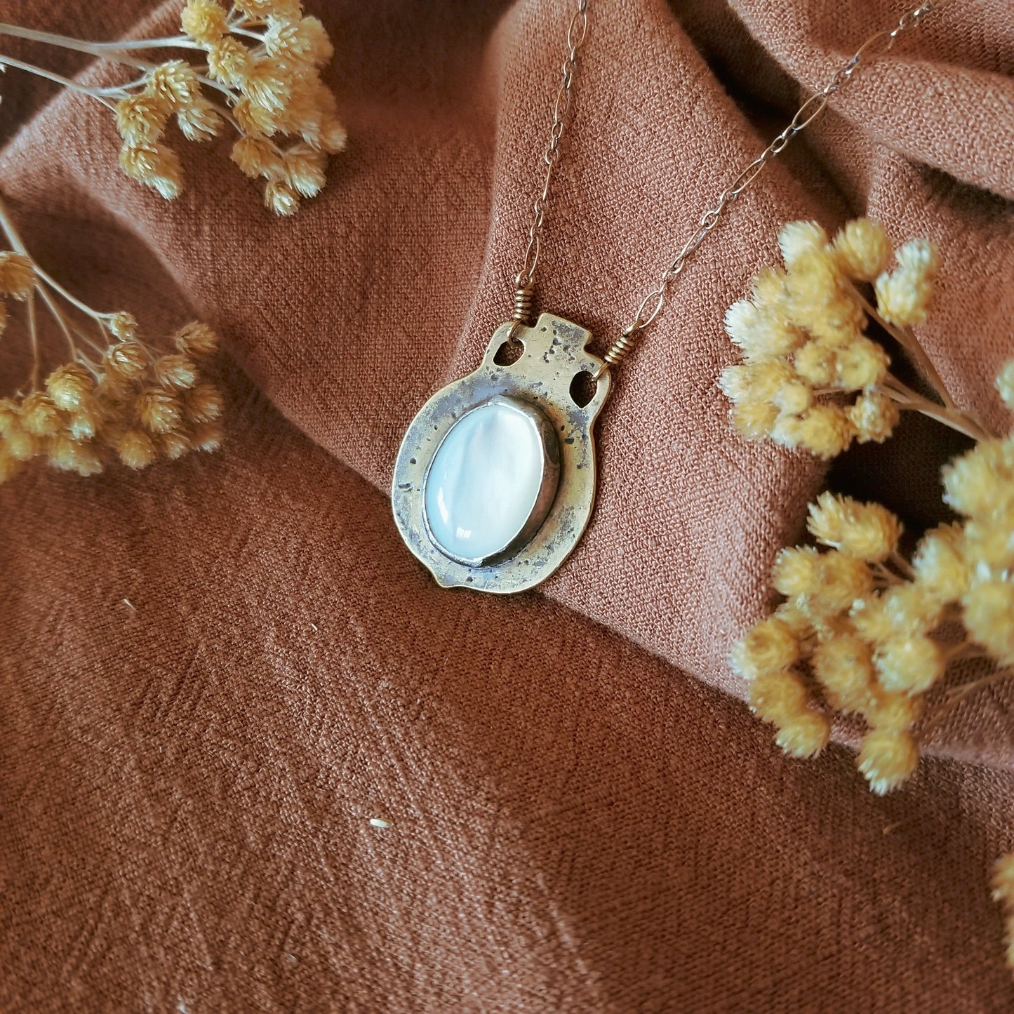 Amphora Necklace N°1 | Mother of Pearl